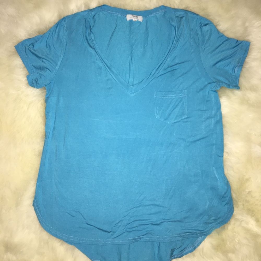 A loose, over sized teal v-neck shirt.
